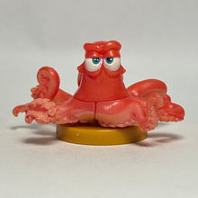 Cargar imagen en el visor de la galería, Finding Dory - Hank - Trading Figure - Choco Egg (40)
