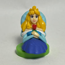Cargar imagen en el visor de la galería, Sleeping Beauty - Princess Aurora - Trading Figure - Choco Egg - Me Ake (78)
