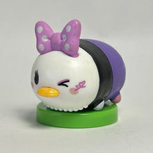 Cargar imagen en el visor de la galería, Disney Tsum Tsum - Daisy Duck - Trading Figure - Choco Egg (7)
