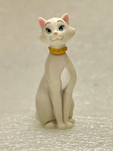 Load image into Gallery viewer, The Aristocats - Marie - Disney Choco Party Part 6 - Trading Figure (140)
