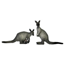 Load image into Gallery viewer, Red Kangaroo Family - Trading Figure - Miniature (15)
