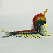 Cargar imagen en el visor de la galería, Gojira - Battra Larva - Trading Figure - Godzilla Collection - Vintage Toy
