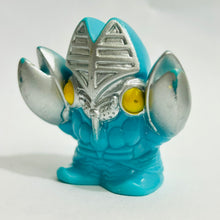 Cargar imagen en el visor de la galería, Ultraman - Alien Baltan - Finger Puppet - Kaiju - Monster - SD Figure (2)
