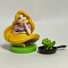 Cargar imagen en el visor de la galería, Tangled - Rapunzel &amp; Pascal - Trading Figure - Choco Egg (79)
