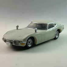 Load image into Gallery viewer, Toyota 2000GT MF10 Early Model (White) - Miniature - Trading Figure
