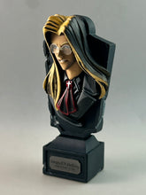 Load image into Gallery viewer, Hellsing - Sir Integral Fairbrook Wingates Hellsing - Bust
