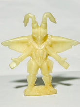 Cargar imagen en el visor de la galería, Ultraman - Zetton - Trading Figure - Keshigomu - Candy Toy
