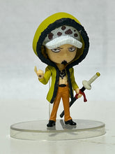 Cargar imagen en el visor de la galería, One Piece Stampede - Trafalgar Law - Trading Figure - Bandai Shokugan - Candy Toy
