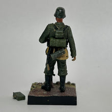 Load image into Gallery viewer, Soldier in Field Uniform (Rifle in One Hand) - Miniature (002)
