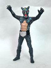 Load image into Gallery viewer, Kamen Rider - Armadillong - HG Series KR Agito “Awaken! New Power Edition&quot;
