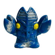 Cargar imagen en el visor de la galería, Ultraman - Alien Baltan - Finger Puppet - Kaiju - Monster - SD Figure (3)
