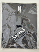 Cargar imagen en el visor de la galería, BTS - Jung Kook - Official Cable Protector
