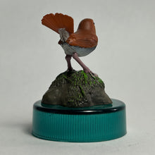Cargar imagen en el visor de la galería, Japanese robin (Larvivora akahige) - Mini Figure - Bottle Cap
