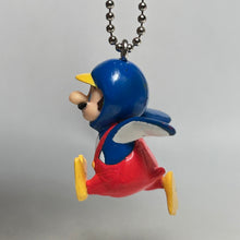 Cargar imagen en el visor de la galería, New Super Mario Bros. Wii - Penguin Mario - Figure Keychain
