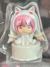 Cargar imagen en el visor de la galería, Puella Magi Madoka Magica the Movie: Rebellion - Kaname Madoka - Kyuubey - Bottle Cap
