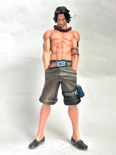 Cargar imagen en el visor de la galería, One Piece - Portgas D. Ace - Trading Figure
