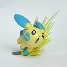 Load image into Gallery viewer, Pokémon - Minun - Mini Figure - Bottle Cap

