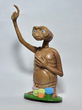Cargar imagen en el visor de la galería, E.T.: The Extra-Terrestrial - Pullback Running Figure
