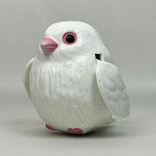 Load image into Gallery viewer, Little Bird Flapping - 3. Java Sparrow - Wind-up Toy

