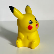 Cargar imagen en el visor de la galería, Pocket Monsters Diamond &amp; Pearl - Pikachu - Finger Puppet
