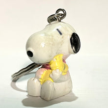 Cargar imagen en el visor de la galería, Peanuts - Snoopy &amp; Woodstock - Vintage Keychain
