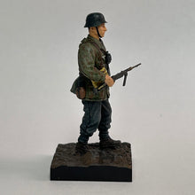 Load image into Gallery viewer, German Infantry (Smock Camouflage + MP40 Submachine Gun) - Miniature (030)
