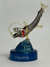 Cargar imagen en el visor de la galería, Sloane's viperfish - Mini Figure - Bottle Cap
