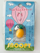 Cargar imagen en el visor de la galería, Peanuts - Snoopy - Kunyukunyu Strap - Pineapple ver.

