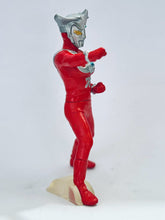 Cargar imagen en el visor de la galería, HG Series Ultraman Leo Duel! Leo vs. Alien Babarue Edition
