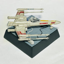 Load image into Gallery viewer, Star Wars: Episode IV - A New Hope - X-Wing Fighter - Mini Diorama
