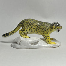 Cargar imagen en el visor de la galería, Snow leopard - Trading Figure - Feline Animals
