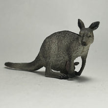 Load image into Gallery viewer, Red Kangaroo Family - Trading Figure - Miniature (15)
