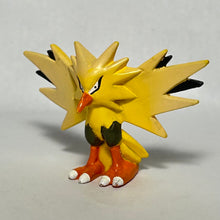 Load image into Gallery viewer, Pokémon - Zapdos - Trading Figure - Monster Collection
