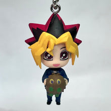 Cargar imagen en el visor de la galería, Yu-Gi-Oh! Duel Monsters - Mutou Yuugi &amp; Kuriboh - Deformed Mini - Swing Mascot
