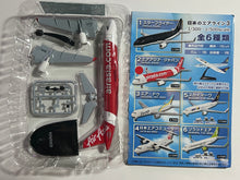 Cargar imagen en el visor de la galería, "Air Asia" Airbus A320 - Model Kit - 1/300 Scale
