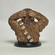 Cargar imagen en el visor de la galería, Star Wars - Chewbacca - Trading Figure - Choco Egg (7)
