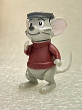 Cargar imagen en el visor de la galería, The Rescuers - Bernard - Disney Choco Party Part 1 - Trading Figure (018)
