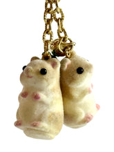 Cargar imagen en el visor de la galería, Two Cute Hamsters Mini Figure Keychain - Keyholder
