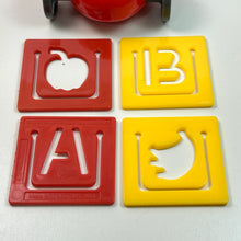 Cargar imagen en el visor de la galería, Curious George - Go-Kart Clip - Minicar - Happy Set
