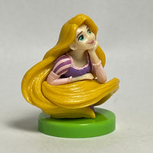 Cargar imagen en el visor de la galería, Tangled - Rapunzel &amp; Pascal - Trading Figure - Choco Egg (79)
