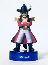 Cargar imagen en el visor de la galería, One Piece - Dracule Mihawk - Plastic Bottle Cap 17 - OP x PEPSI NEX Figure Collection
