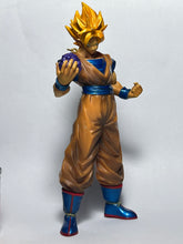 Load image into Gallery viewer, Dragon Ball Kai x One Piece - Son Goku SSJ - Crossover DX Figure
