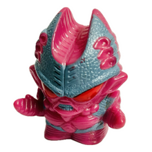 Cargar imagen en el visor de la galería, Ultraman Zearth - Alien Lady-Benzene - Finger Puppet - Kaiju - Monster - SD Figuree
