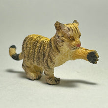 Load image into Gallery viewer, Bengal tiger mother and cub - Trading Figure - Miniature (1)
