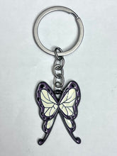 Cargar imagen en el visor de la galería, Kimetsu no Yaiba - Kochou Shinobu - Butterfly Keychain
