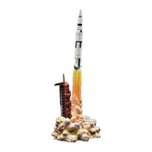 Load image into Gallery viewer, Summer of Rockets: Saturn V rocket lifting off - Diorama Figure (05)

