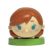 Cargar imagen en el visor de la galería, Disney Tsum Tsum - Anna - Trading Figure - Choco Egg (127)
