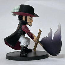 Load image into Gallery viewer, One Piece - Dracule Mihawk - Card Stand Figure
