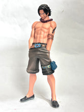 Cargar imagen en el visor de la galería, One Piece - Portgas D. Ace - Trading Figure
