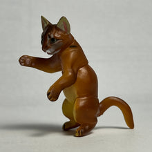 Load image into Gallery viewer, Abyssinian cat - Trading Figure - Miniature - 81 P38A - Cuchiwaii
